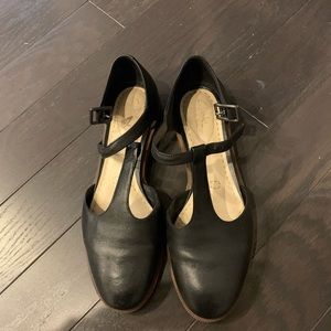 Clarks mary jane shoes size 8